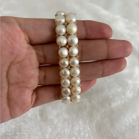Elegant Ivory Pearl Stretch Bracelet - Women Jewelry - Picture 2 of 3
